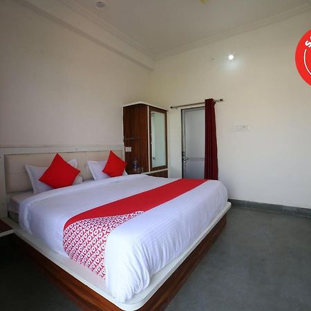 Oyo 37077 Hotel Rawat Ádzsmir Kültér fotó
