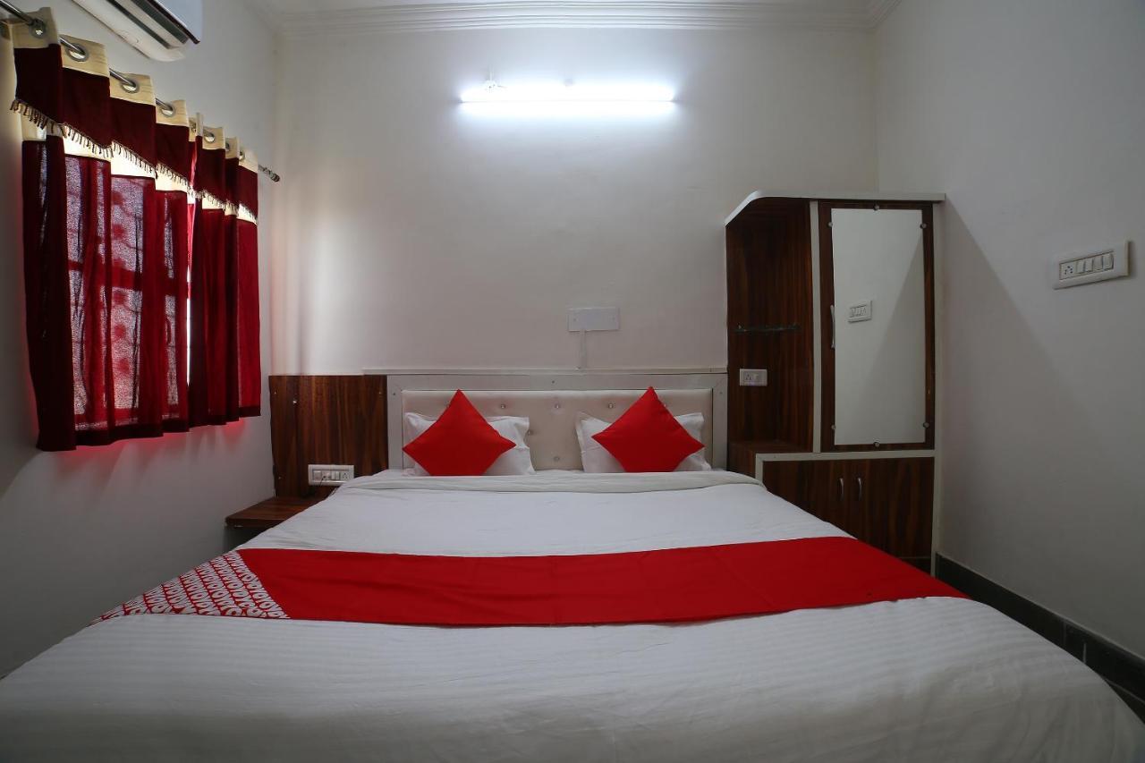 Oyo 37077 Hotel Rawat Ádzsmir Kültér fotó