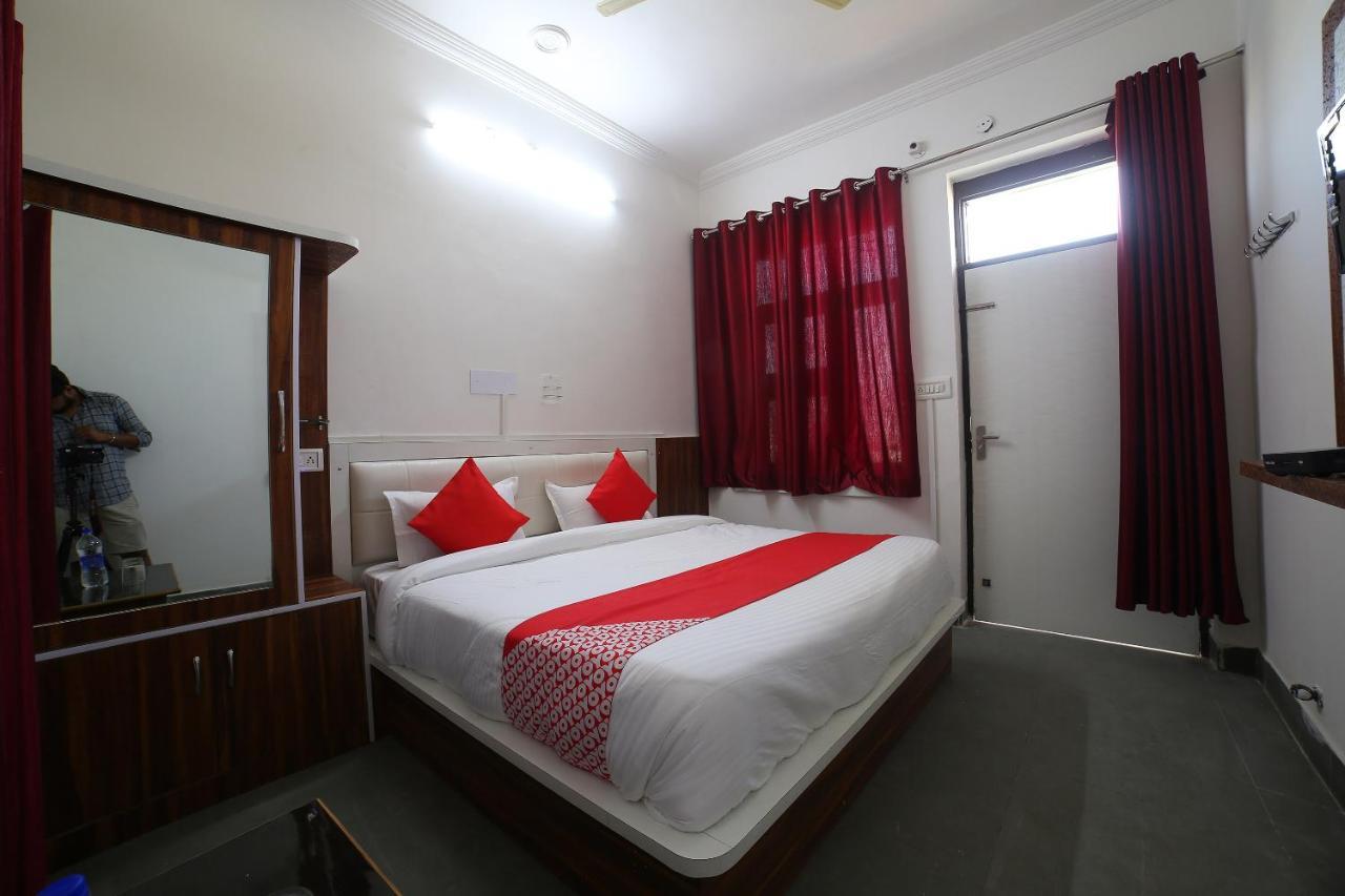 Oyo 37077 Hotel Rawat Ádzsmir Kültér fotó