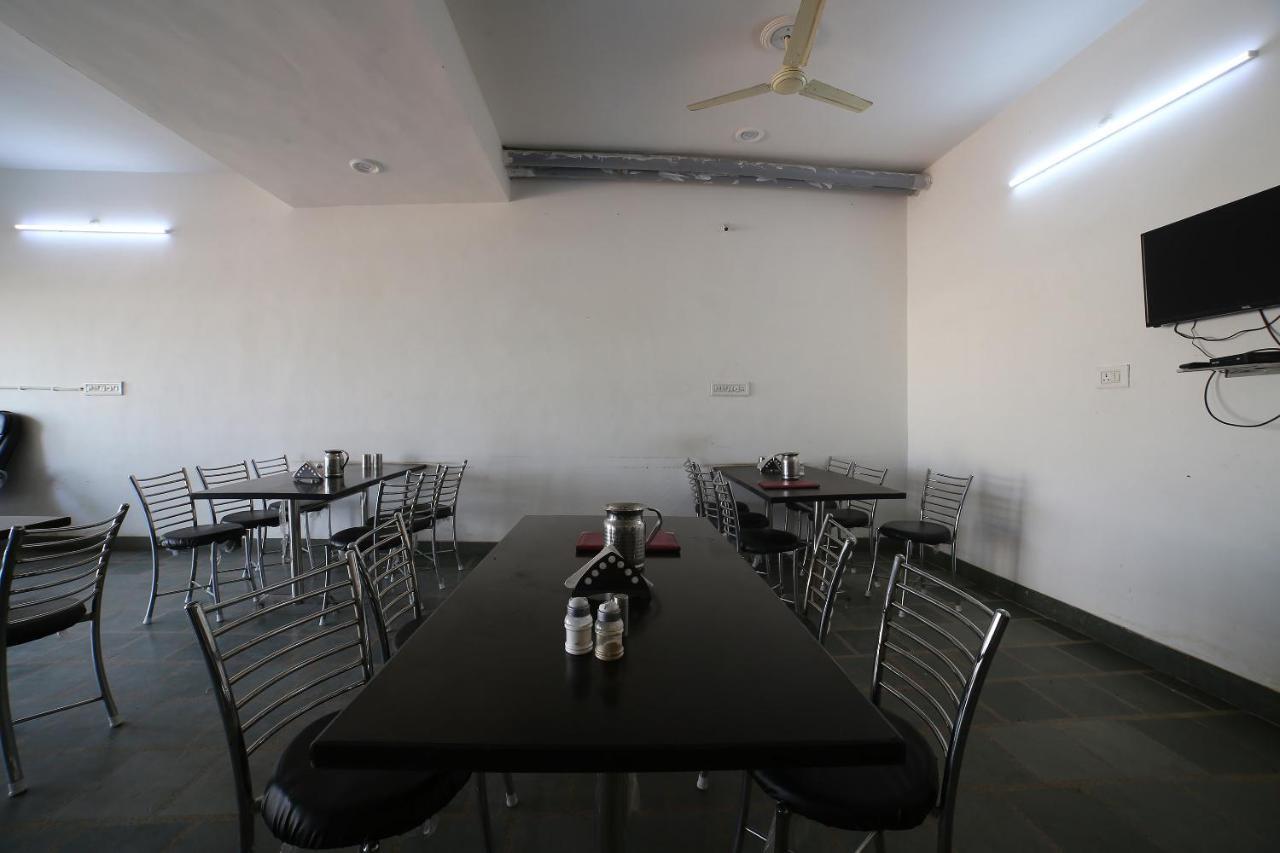 Oyo 37077 Hotel Rawat Ádzsmir Kültér fotó