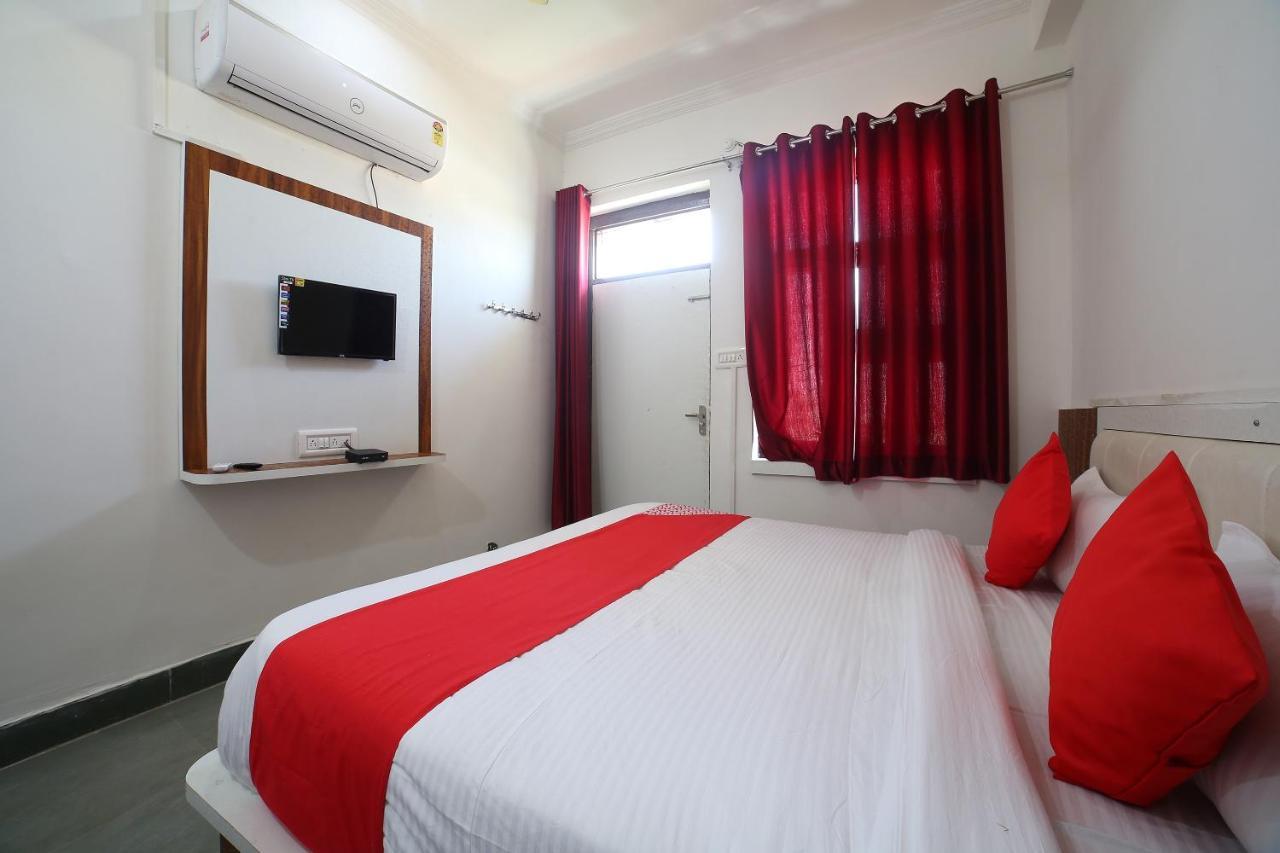 Oyo 37077 Hotel Rawat Ádzsmir Kültér fotó