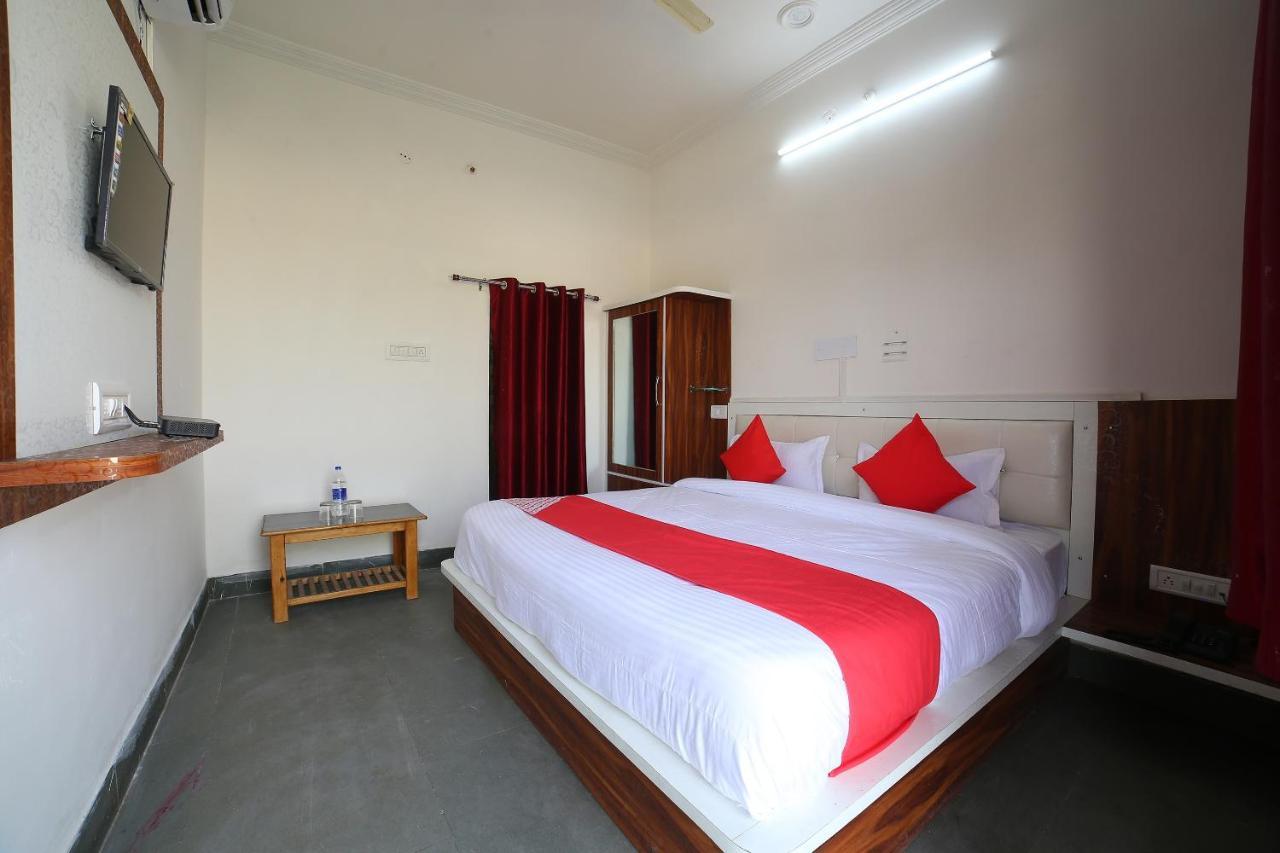 Oyo 37077 Hotel Rawat Ádzsmir Kültér fotó