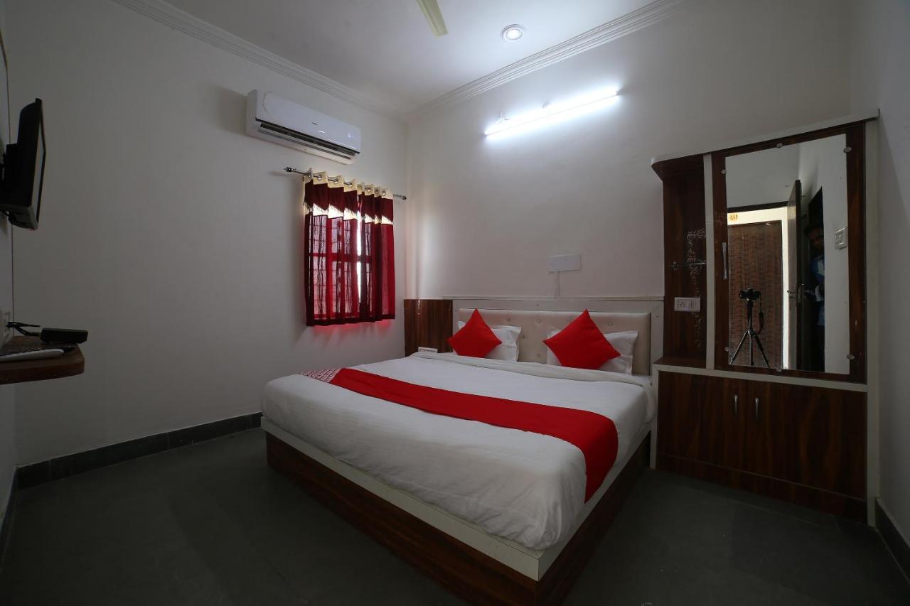 Oyo 37077 Hotel Rawat Ádzsmir Kültér fotó