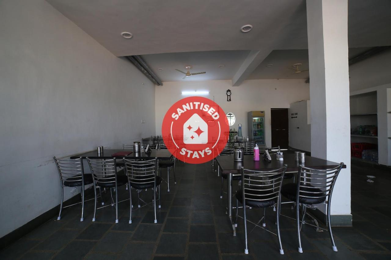 Oyo 37077 Hotel Rawat Ádzsmir Kültér fotó